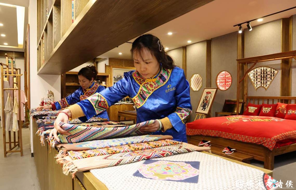 湖南张家界：“非遗+”赋能 土家织锦“织”出产业共富路