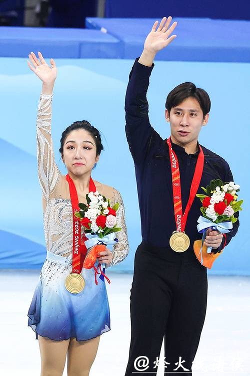 摔倒痛哭仅得65分，奥运冠军凌晨4点冰场爬起来，隋文静韩聪用坚持诠释什么叫真正的胜利